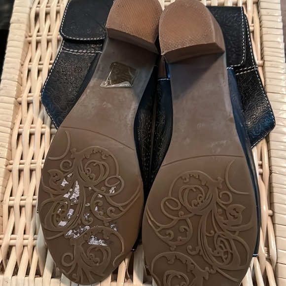 L’Artiste heeled sandals …. So comfortable - Picture 3 of 7